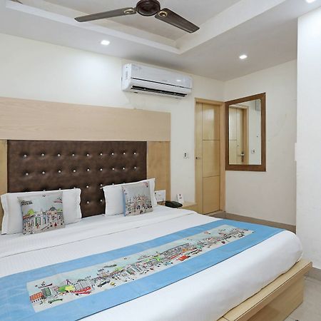 Oyo9233克里希纳勋爵小屋酒店 新德里 外观 照片