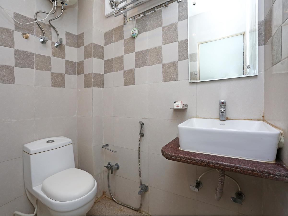 Oyo9233克里希纳勋爵小屋酒店 新德里 外观 照片